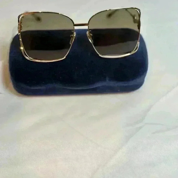 NWT! GUCCI Women's Sunglasses, Gold Frame with Velvet Blue Case GG1020S - Picture 4 of 13